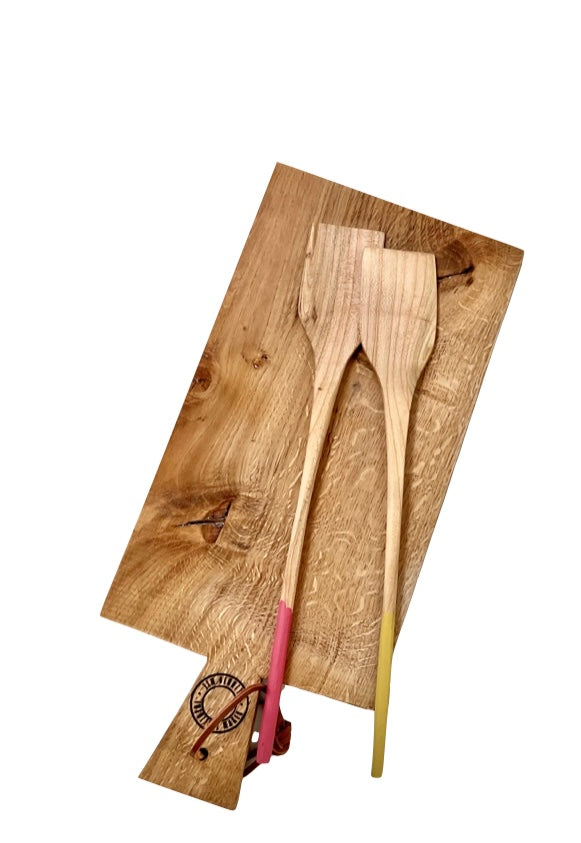 Medium sized oak chopping/ serving board