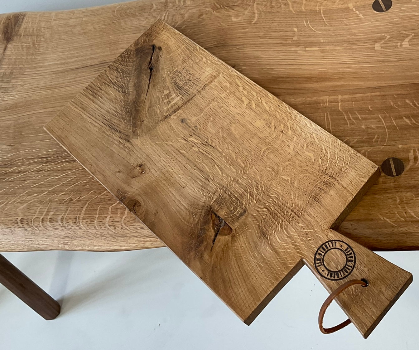 Medium sized oak chopping/ serving board